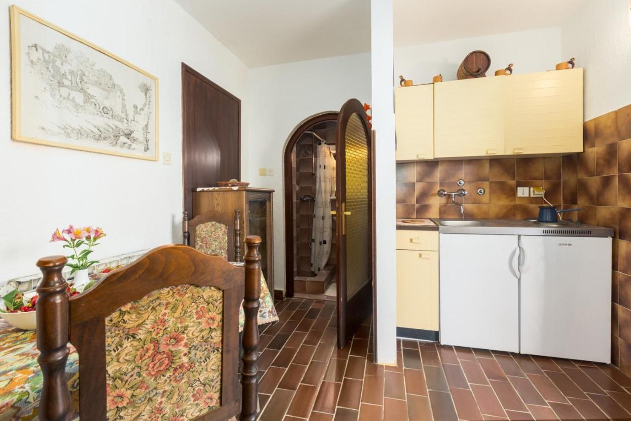 Anamarija Apartments Near The Beach And The Fantastic Adria Sea With Over 10 Small Islands Close By Funtana Exterior photo